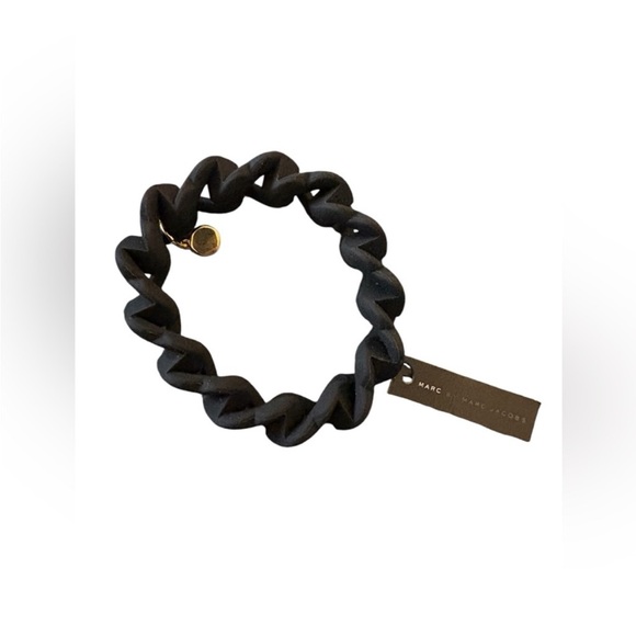 ‼️FINAL PRICE‼️ MARC JACOBS Silicone Black Haute Mess Stretch Bracelet w Charm - Picture 5 of 6